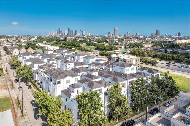 5451 Larkin Street, Houston, TX 77007