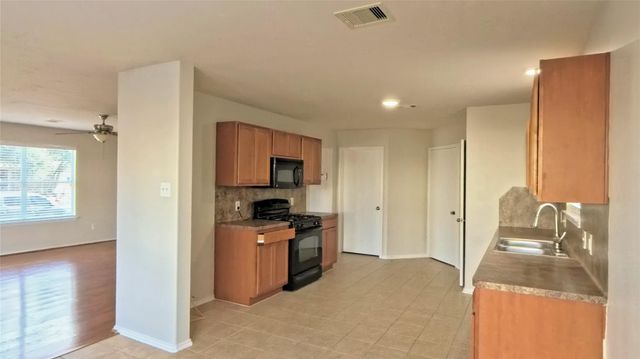 2843 Maybrook Hollow Lane, Houston, TX 77047