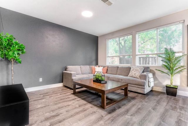 3039 Spoonwood Way, Sacramento, CA 95833