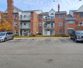 4304 W Shamrock Lane 1A, Mchenry, IL 60050