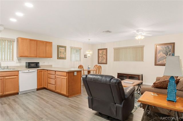 5447 S Boulevard Drive, Homosassa, FL 34448