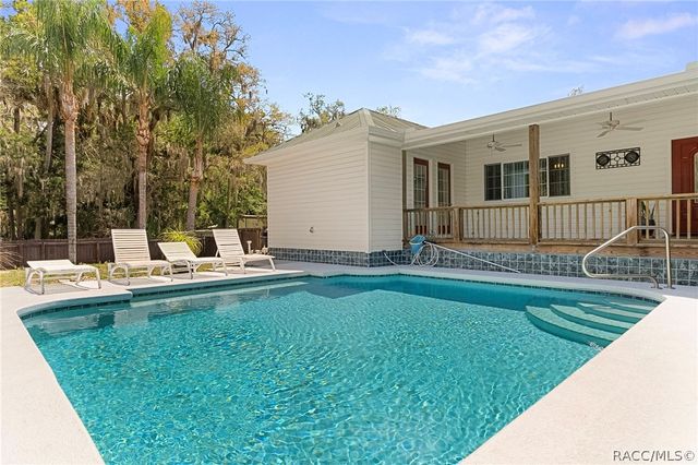5447 S Boulevard Drive, Homosassa, FL 34448