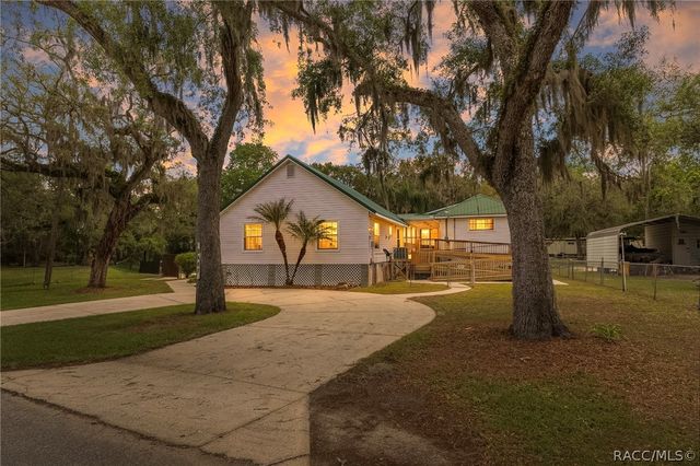 5447 S Boulevard Drive, Homosassa, FL 34448
