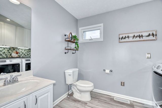 1027 Pondbrook Point, Webster, NY 14580