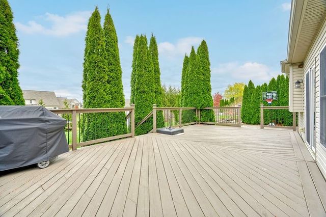 1027 Pondbrook Point, Webster, NY 14580