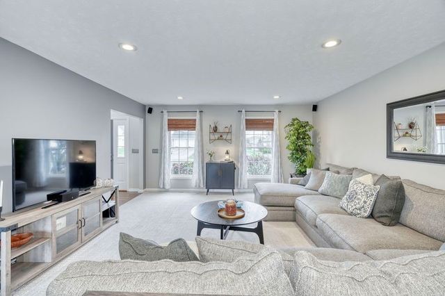 1027 Pondbrook Point, Webster, NY 14580