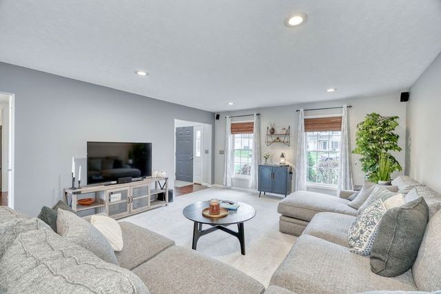 1027 Pondbrook Point, Webster, NY 14580