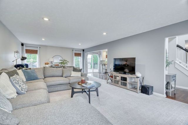 1027 Pondbrook Point, Webster, NY 14580