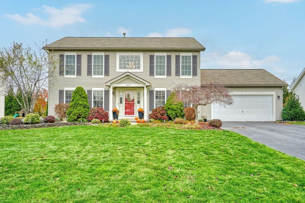 1027 Pondbrook Point, Webster, NY 14580