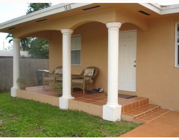 5816 Lincoln Street, Hollywood, FL 33021