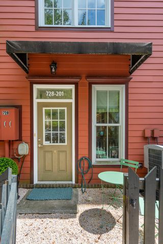 728 S Shelmore Boulevard 201, Mount Pleasant, SC 29464
