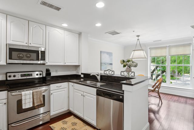 728 S Shelmore Boulevard 201, Mount Pleasant, SC 29464