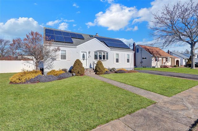 233 Sears Road, West Islip, NY 11795