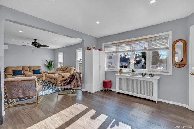 233 Sears Road, West Islip, NY 11795