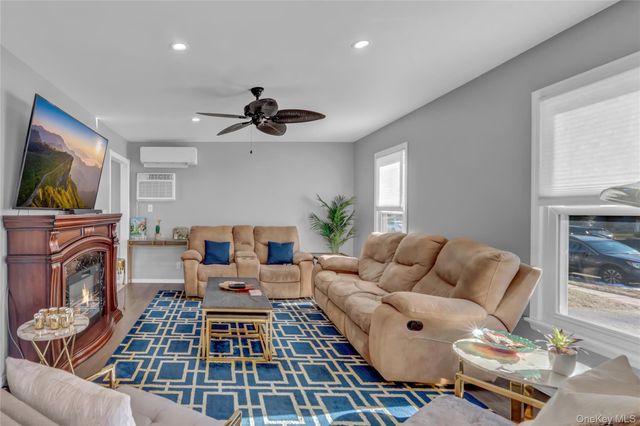 233 Sears Road, West Islip, NY 11795