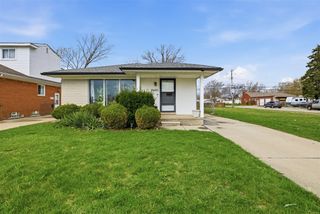 24657 Flower Avenue, Eastpointe, MI 48021