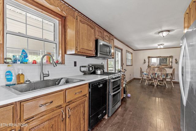 9438 Morgan County Hwy, Sunbright, TN 37872