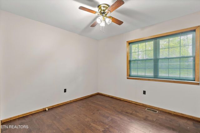 9438 Morgan County Hwy, Sunbright, TN 37872