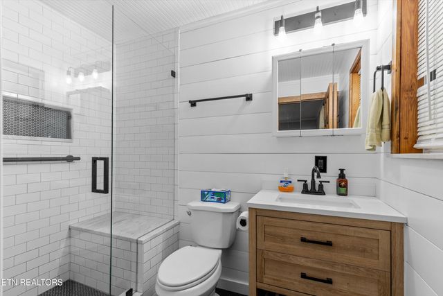 9438 Morgan County Hwy, Sunbright, TN 37872