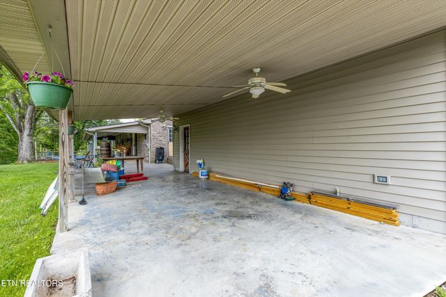 9438 Morgan County Hwy, Sunbright, TN 37872