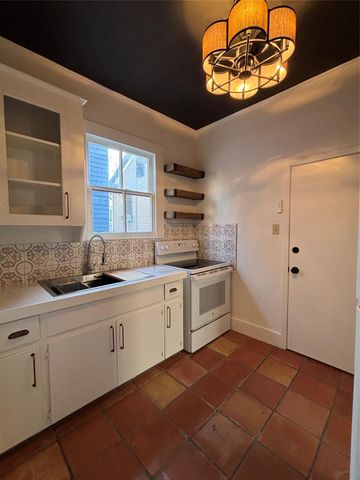 613 14th Street, Galveston, TX 77550