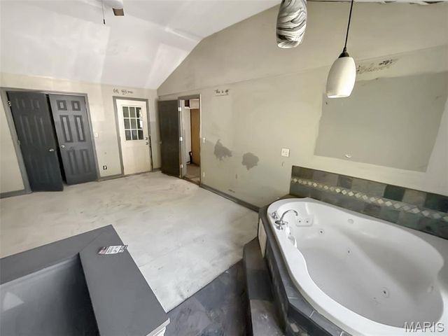 1749 Sinnott Circle, Independence, MO 64050