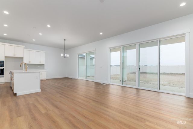 5174 W River Oaks Dr, Meridian, ID 83646