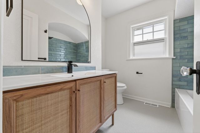 211 N Oliver, Wichita, KS 67208