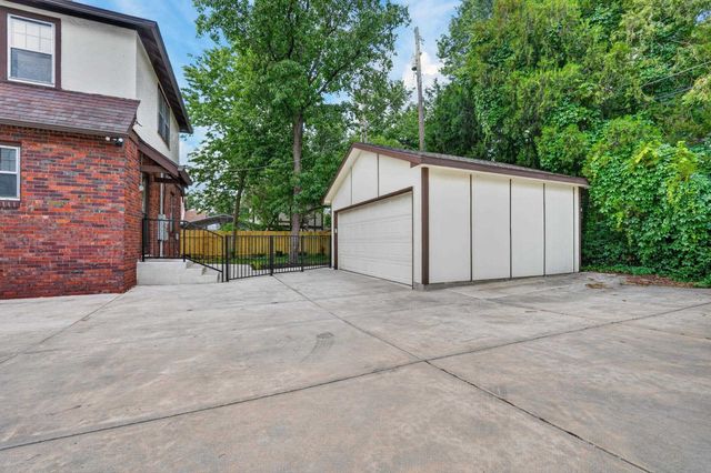 211 N Oliver, Wichita, KS 67208