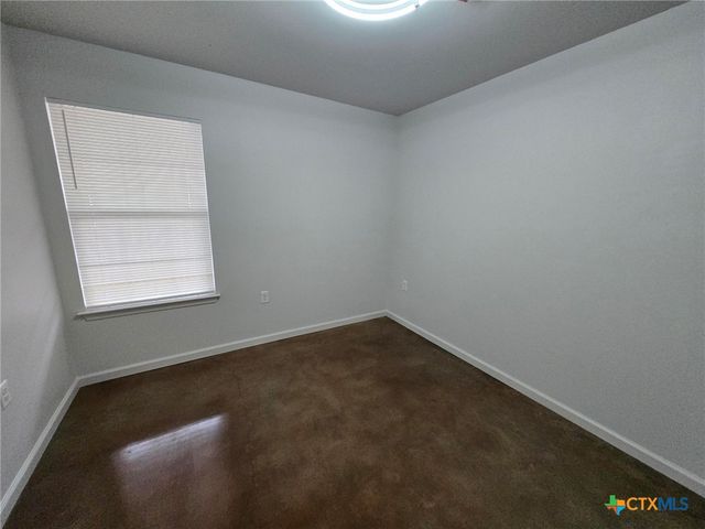 1037 W Court Street B, Seguin, TX 78155