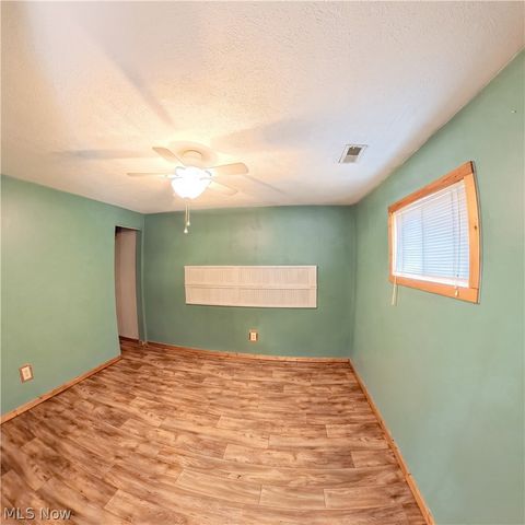 4401 9th Avenue, Vienna, WV 26105