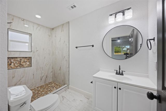 125 Bolden Street, Houston, TX 77029