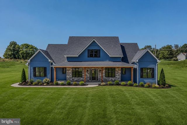 106 OAK CREST DR, Kearneysville, WV 25430