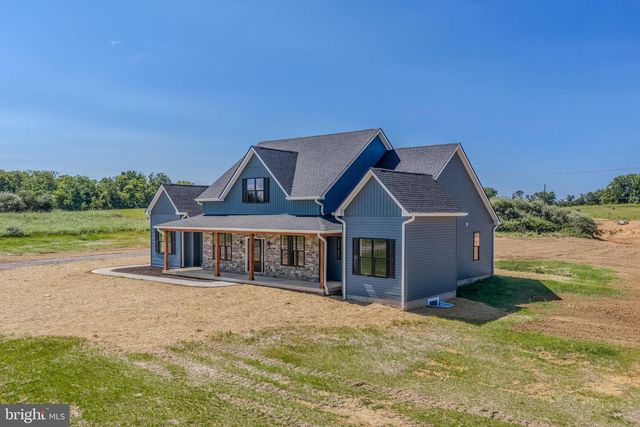 106 OAK CREST DR, Kearneysville, WV 25430