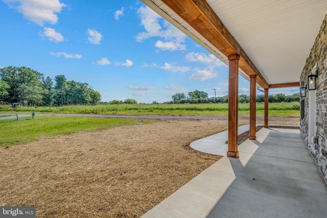 106 OAK CREST DR, Kearneysville, WV 25430