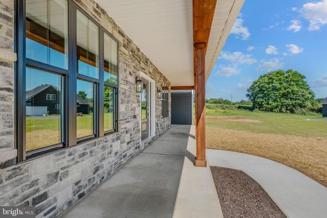 106 OAK CREST DR, Kearneysville, WV 25430