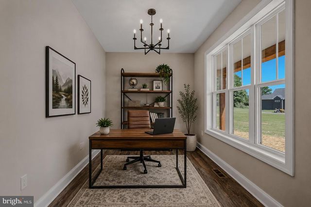106 OAK CREST DR, Kearneysville, WV 25430