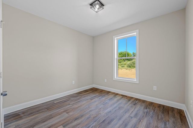 106 OAK CREST DR, Kearneysville, WV 25430