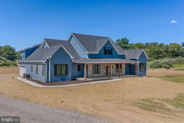 106 OAK CREST DR, Kearneysville, WV 25430