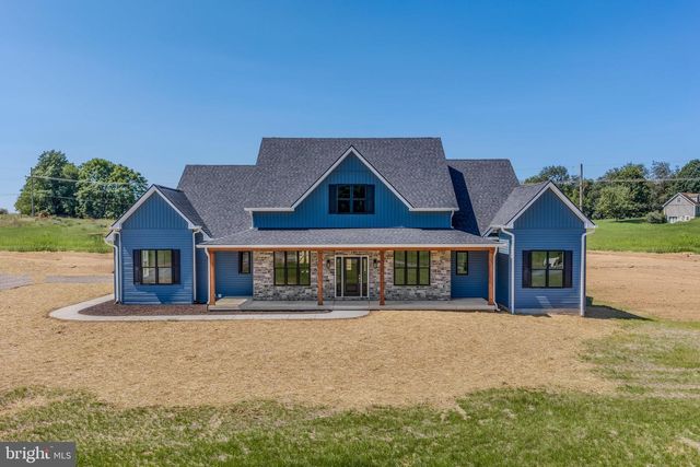106 OAK CREST DR, Kearneysville, WV 25430