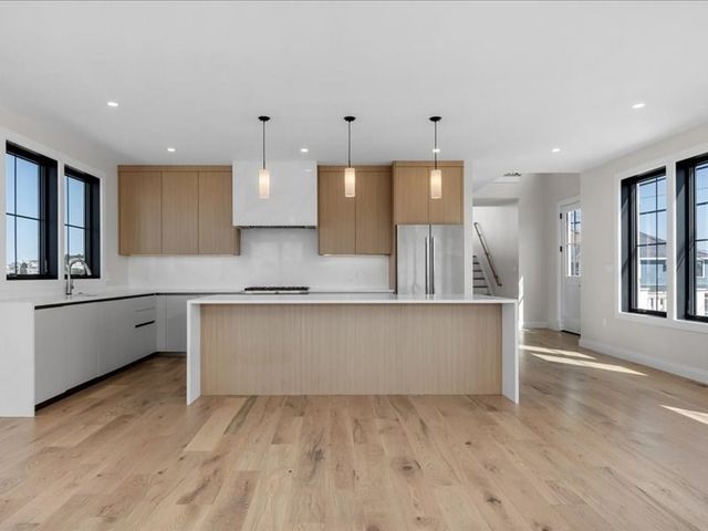 1092 Nantasket Ave, Hull, MA 02045