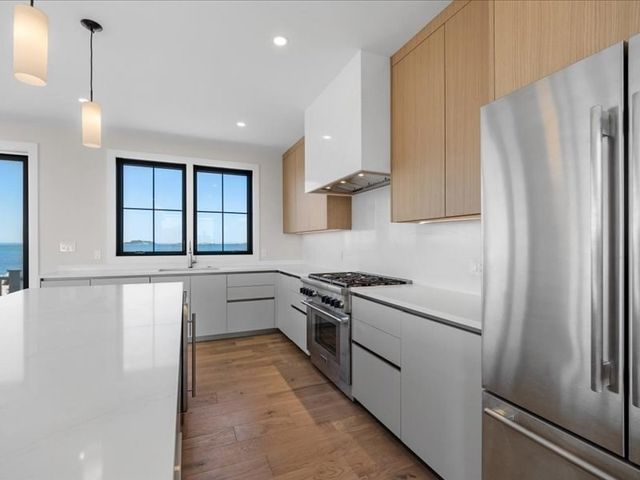 1092 Nantasket Ave, Hull, MA 02045