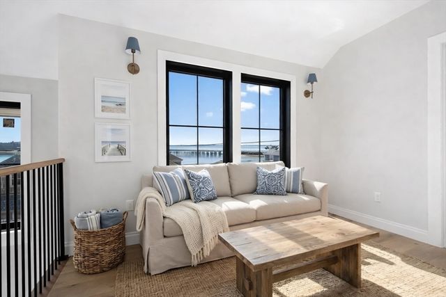 1092 Nantasket Ave, Hull, MA 02045