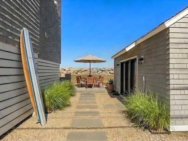 1092 Nantasket Ave, Hull, MA 02045