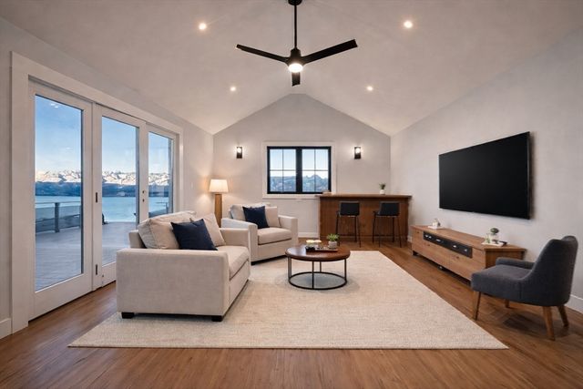 1092 Nantasket Ave, Hull, MA 02045