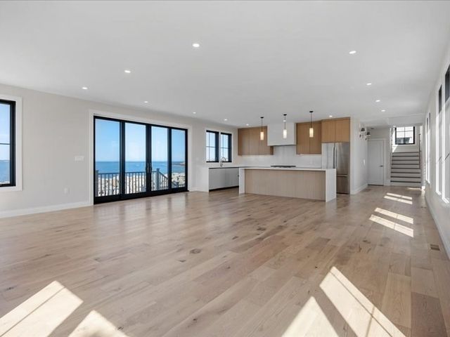 1092 Nantasket Ave, Hull, MA 02045