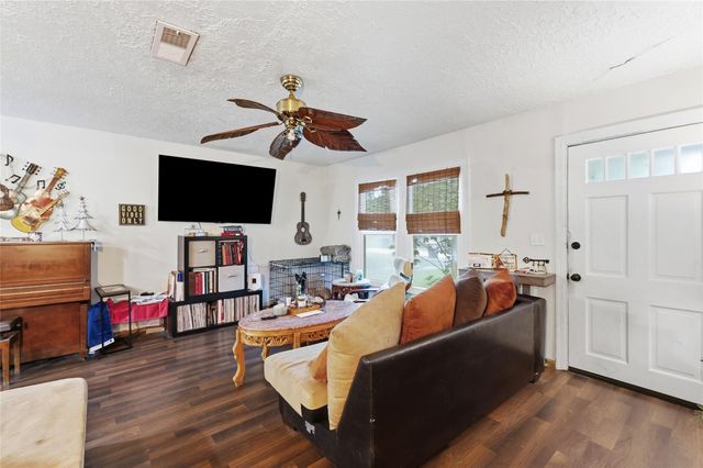701 W Foley Street, Alvin, TX 77511