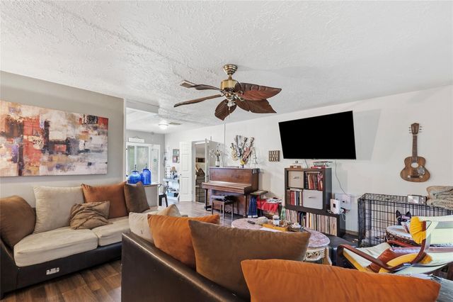 701 W Foley Street, Alvin, TX 77511