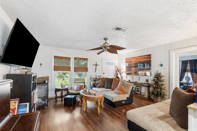 701 W Foley Street, Alvin, TX 77511