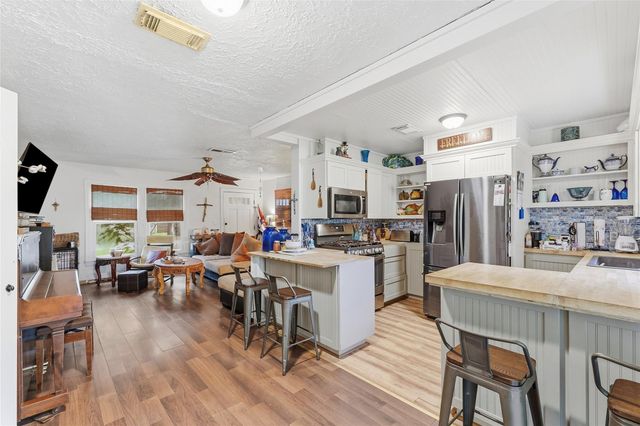 701 W Foley Street, Alvin, TX 77511